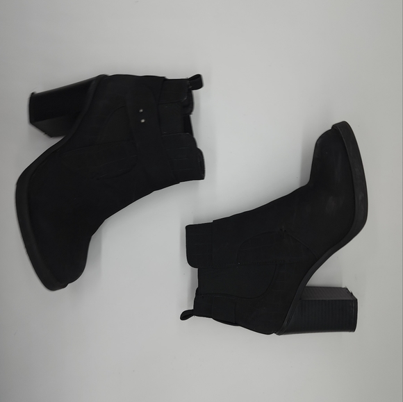 Aus 9 Therapy Black Faux Suede Snake Emboss Heeled Boot - Picture 4 of 16